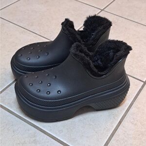 Crocs Stomp "Shorty" Lined Boots - Black - Women's size 8